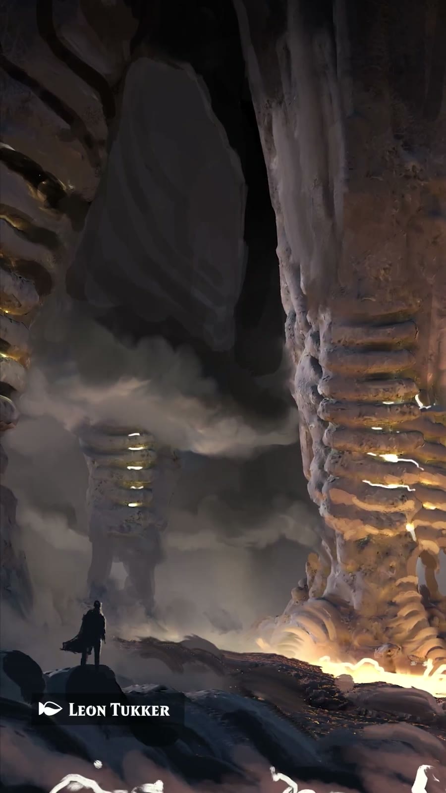 Silueta frente a columnas monumentales sobre un río de lava